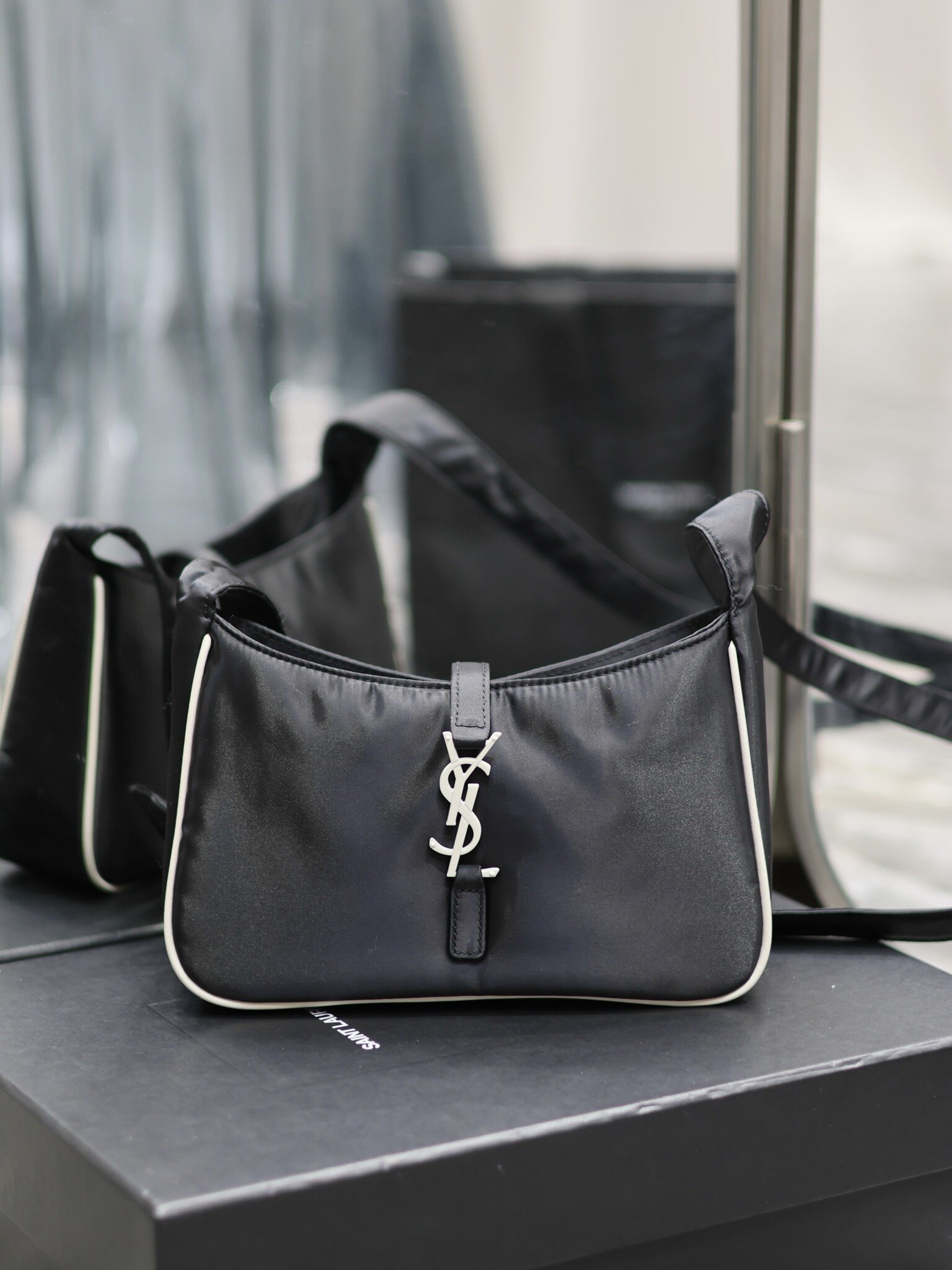 YSL 657228
